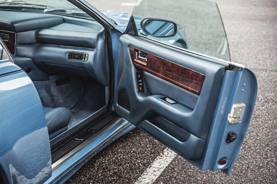 Интерьер Aston Martin Virage Volante 1992 года  (NA) (фото 9 из 22)